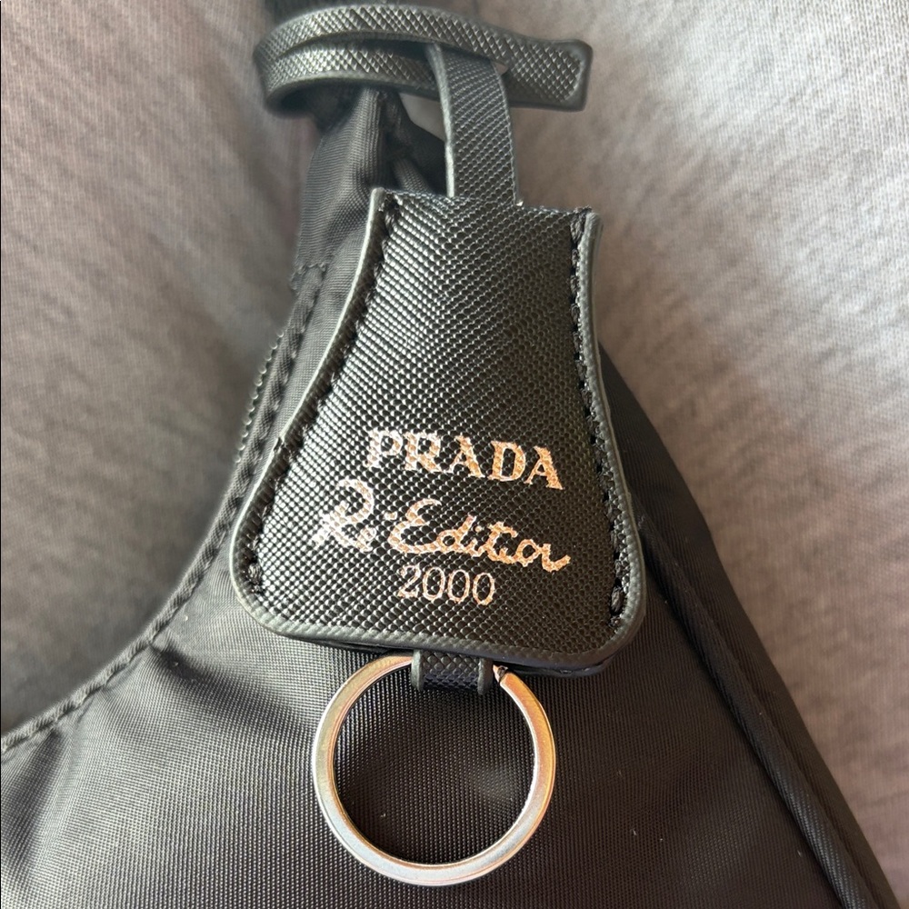 NEW Prada logo re-edition 2000 handbag & keychain! - Picture 11 of 15